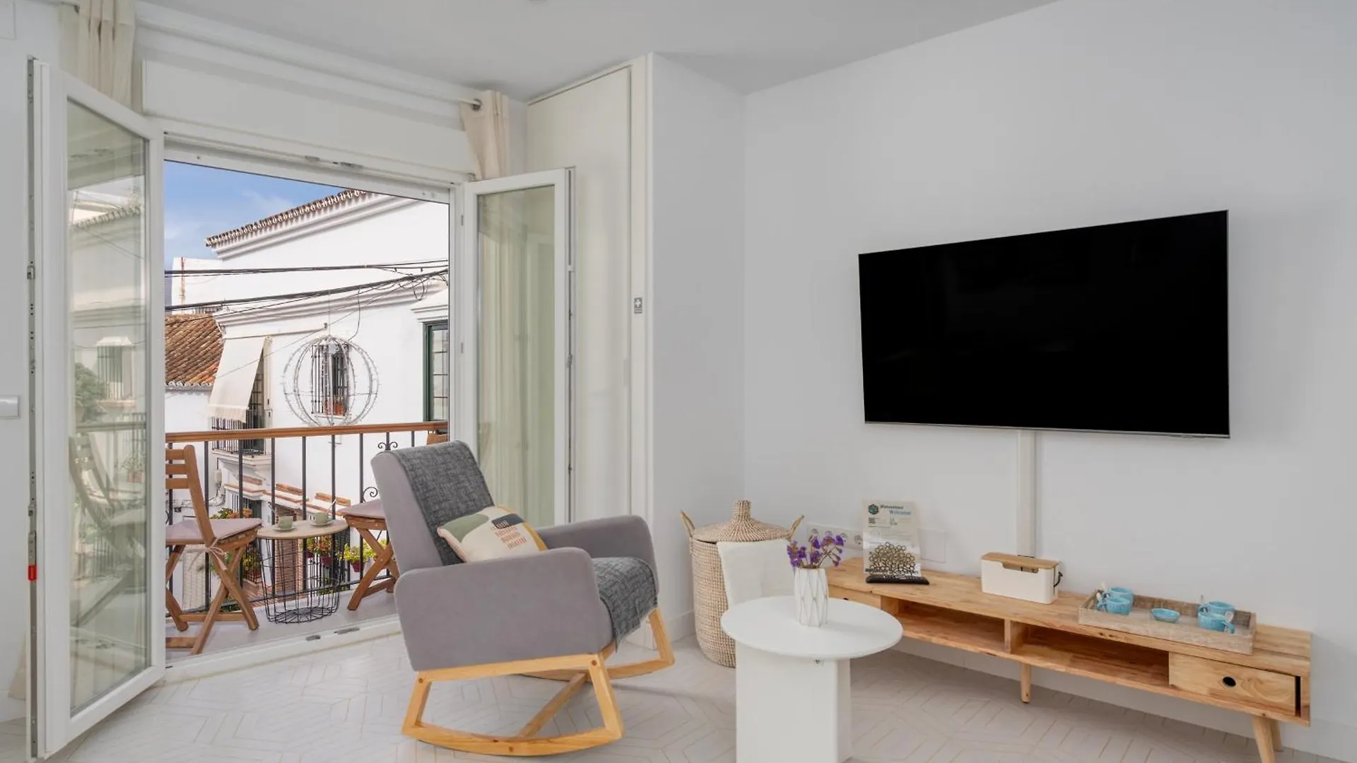Terra By La Pita - Central Premium Apartment With Parking Estepona
